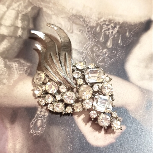 1950s Designer signed BSK Glamorous Diamante Rhinestone Brooch - Picture 2 of 5